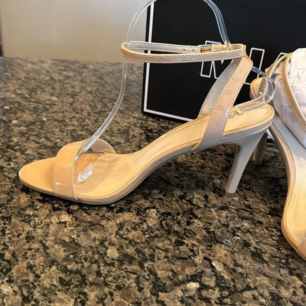 MIA Maisie nude patent leather strappy open toe heel NIB 10
